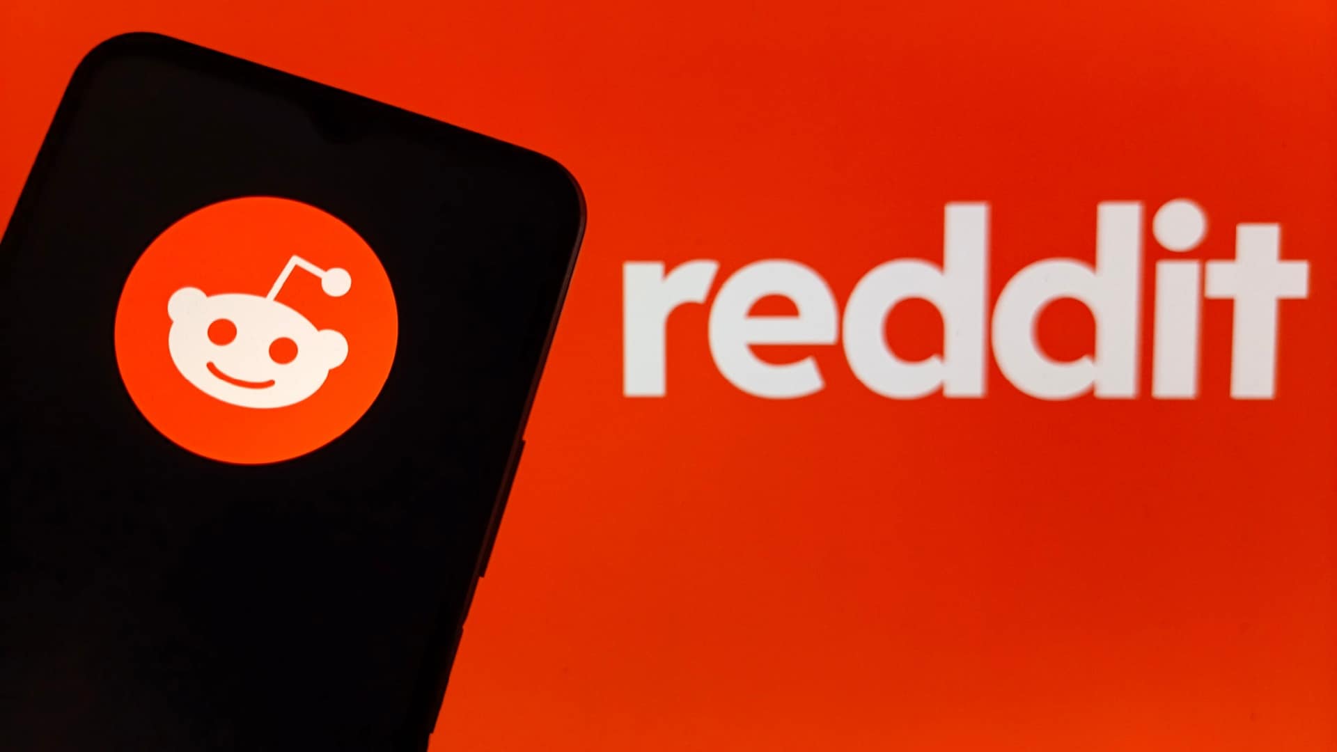 Unlock New Ecommerce Potential with Reddit’s Shopping Ads